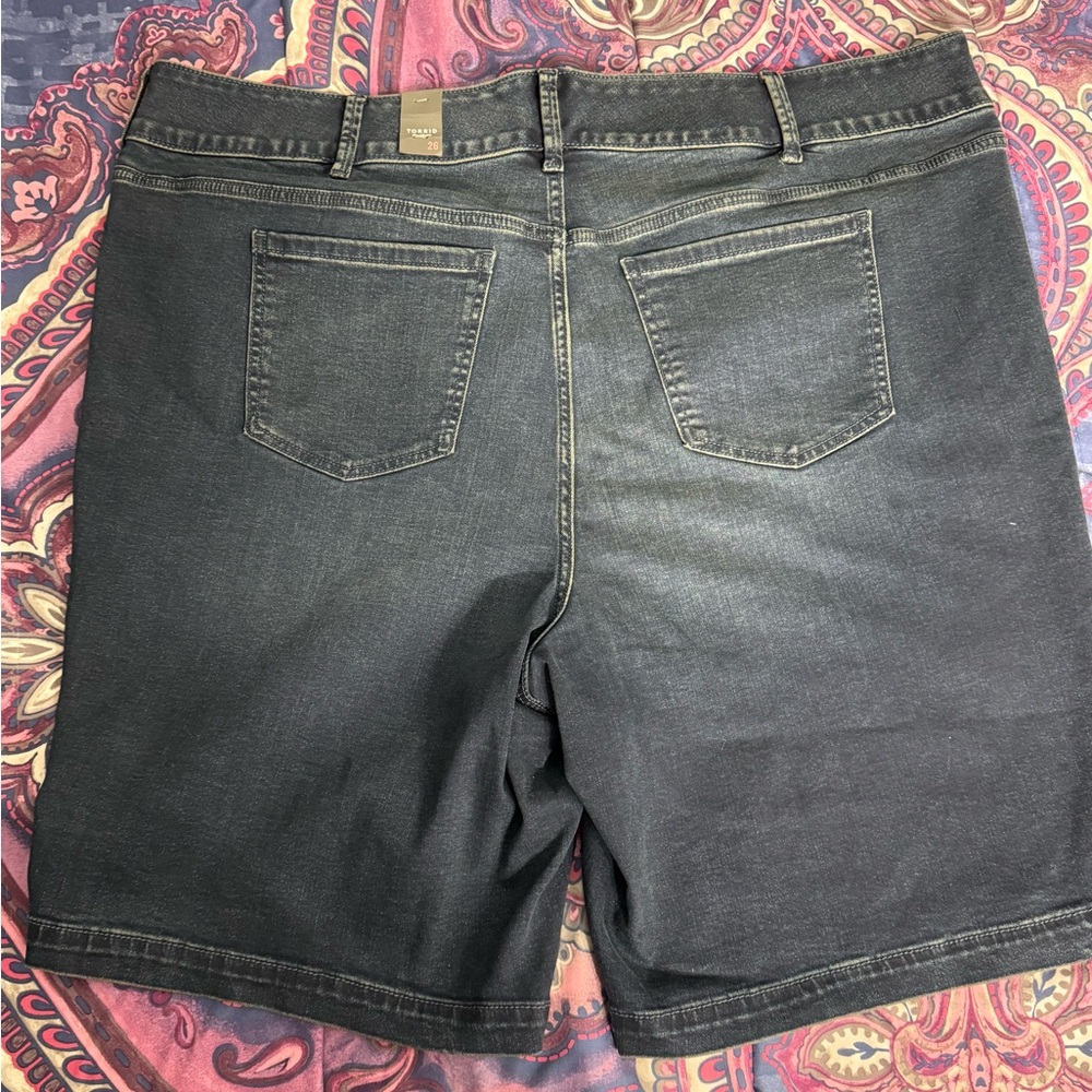 NWT Torrid Super Soft Jegging Bermuda Shorts Dark Wash Plus Size 26W - Picture 3 of 7